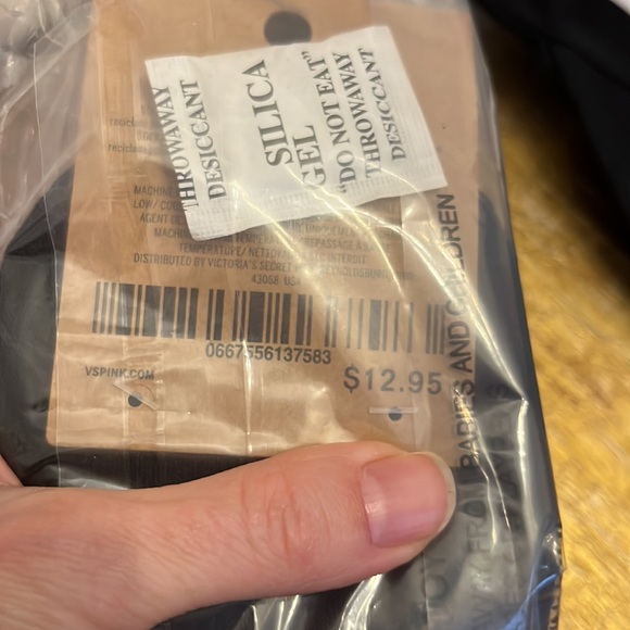 NWT Victoria’s Secret/Pink hat and sock 2pack - Picture 10 of 13